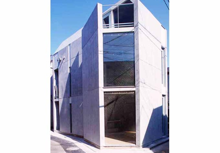 13坪に建てられた狭小集合住宅
