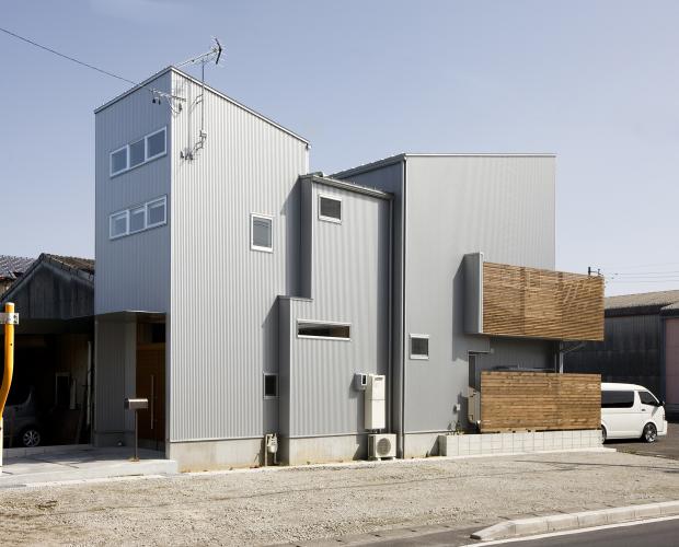 ラッパ型の狭小住宅