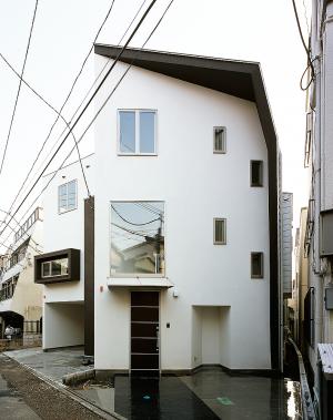 縦方向に拡がりを求めた分譲住宅
