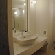 真っ白で美しいシンプルなトイレバス空間
