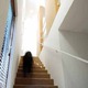 カーペットを敷いた階段