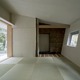 建物の外観を室内に反映した、空間に変化のある和室