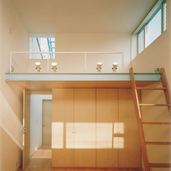3階にはロフトにハイサイド窓を設けて更に明るく少しでも広く使える室内