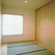 直線的でシンプルな畳の和室