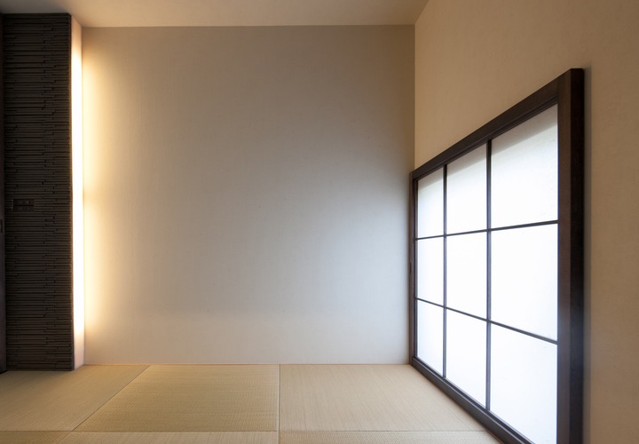 瞑想できそうな侘び寂びを感じる和室の空間