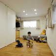 将来的に２部屋に分けることを想定した、左右対称の子供室