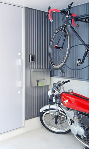 大切なバイクと自転車をかっこよく収納するガレージポーチ