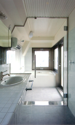 眺めの良いデザイン性の高い浴室