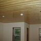 木材を敷き詰めた天井