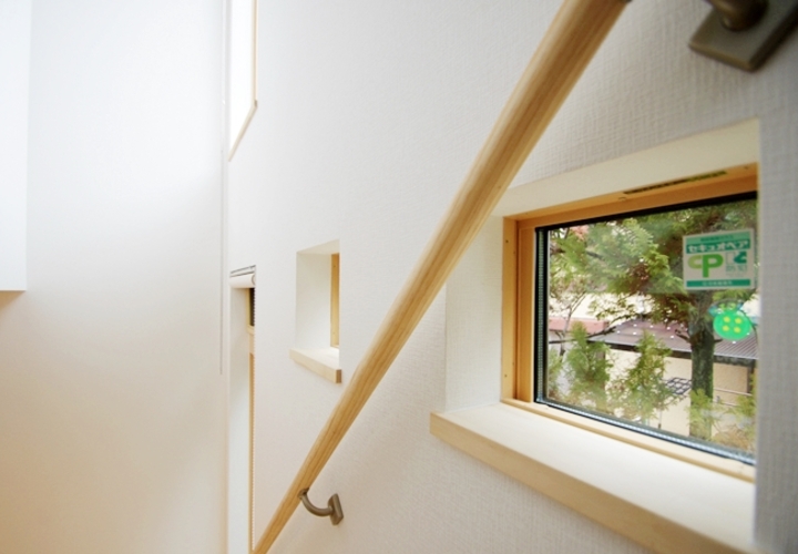 階段の小窓