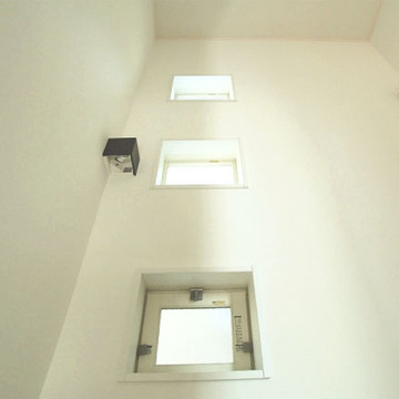 階段のスクエア小窓