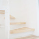 洋室の床材とマッチする階段板