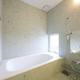 十和田石貼りの浴室。