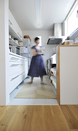 家事動線の考えられた使い勝手の良いキッチン