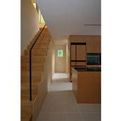 階段とキッチン