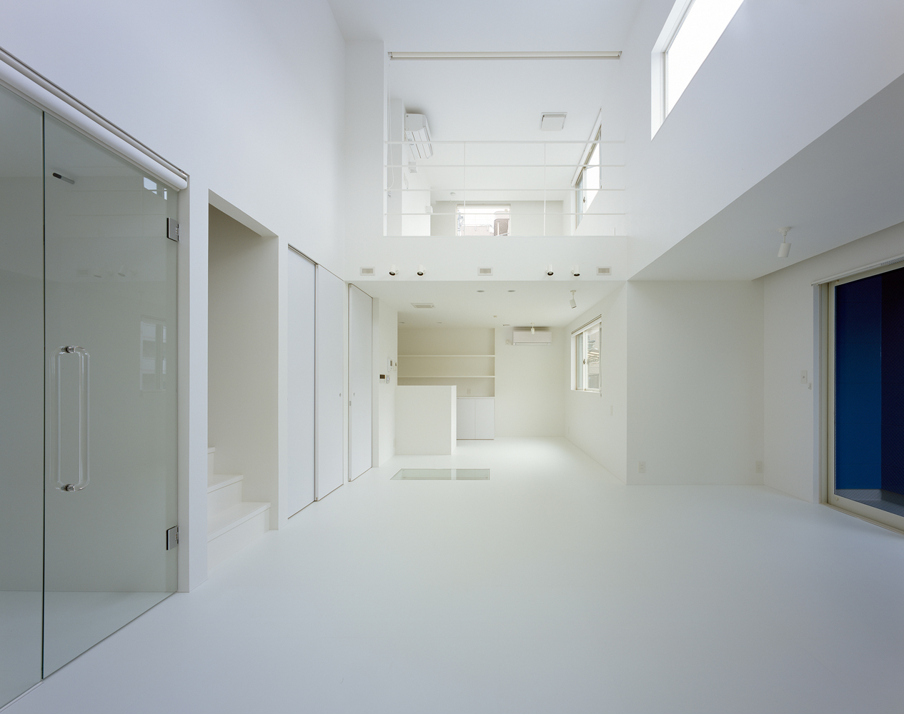 天井・壁・床、すべて真っ白！白の統一感がすごい住宅特集