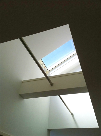 下階までの明るさと通風を確保する天窓
