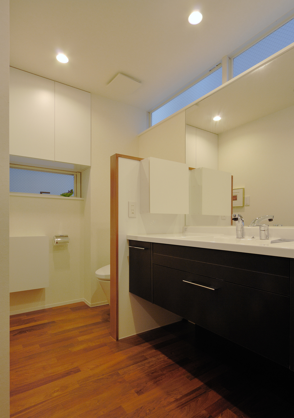ユニバーサルデザインを意識した センスのよいトイレ 洗面所 Fevecasa フェブカーサ
