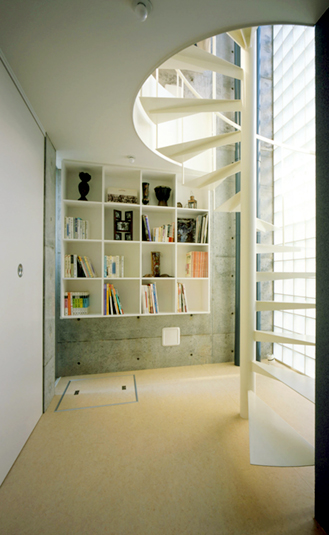 階段スペースは読書室