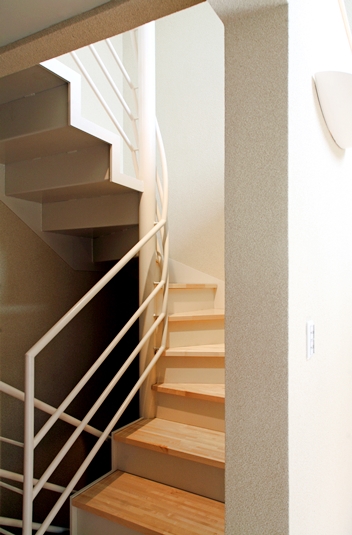 階段01 半らせん状の階段-fevecasa(フェブカーサ)
